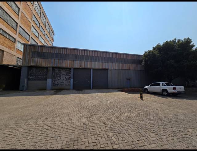 2,722M² WAREHOUSE TO LET IN BENROSE